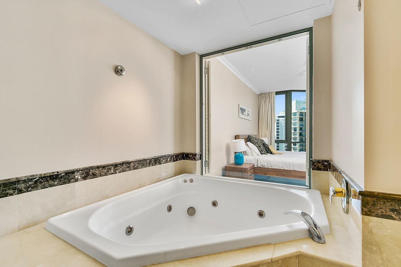 Legends 1 Bedroom Spa Suite - We Accommodate Gold Coast Zewnętrze zdjęcie